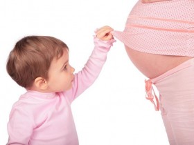 怀孕时，为什么母亲的免疫系统不会排斥胎儿？