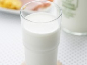 常喝牛奶能预防骨质疏松