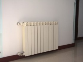 老人冬防暖气燥