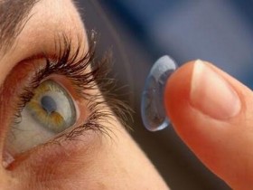 戴隐形眼镜如何预防眼睛干涩 安得养生网解析