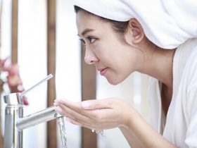 这样洗脸,六十岁都没皱纹!只要简单步骤!!快点转给身边的女人看吧