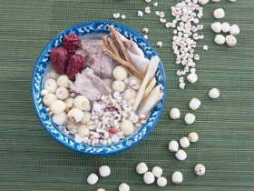 抗寒喝党参排骨四神汤!健脾补肾、增免疫