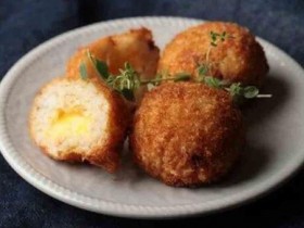 炒饭吃不完好浪费?来做义式爆浆炸饭团,变出新滋味