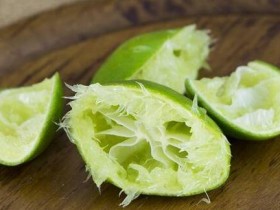 鞋柜臭酸异味快退散!咖啡渣、柠檬皮可搞定
