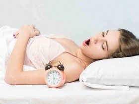 老是失眠、睡不好?快来学4招调节睡眠