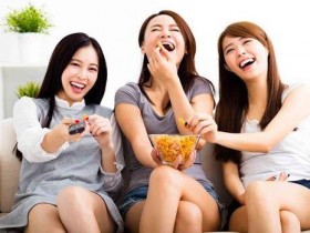 拒绝小腹横向发展!沙发、椅子这样坐