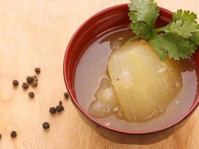 冬瓜皮加荷叶泡茶喝减肥又除湿