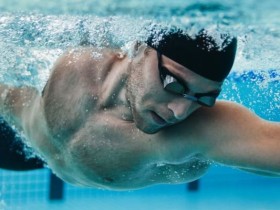 游泳燃烧卡路里 水中抽筋怎么办