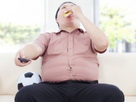 做俯卧撑也能丰胸?胸部小的妹子看过来