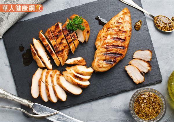 如何让鸡胸肉更软嫩、好吃？专家教你5招腌制法