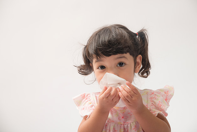 宝宝鼻子咻咻是感冒？缺乏预防可能鼻过敏反覆发作