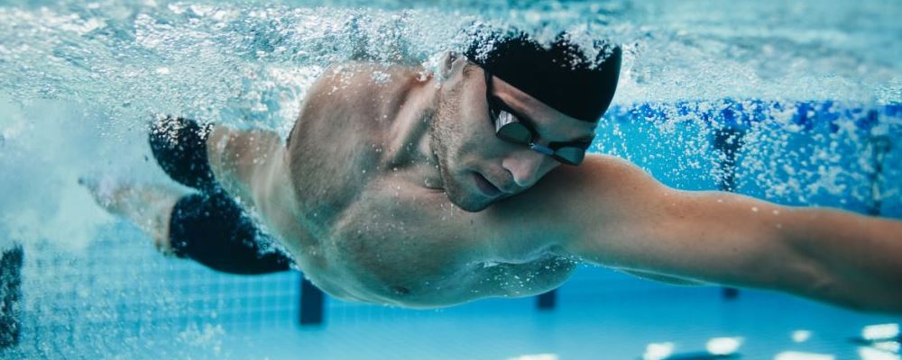 游泳减肥效果最好吗 游泳减肥的好处 游泳对身体有哪些好处