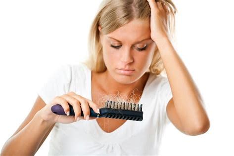 女人掉头发是什么原因？掉发严重怎么办？