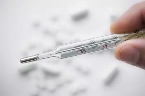 基础体温怎么测最准确，测腋下用什么温度计呢？